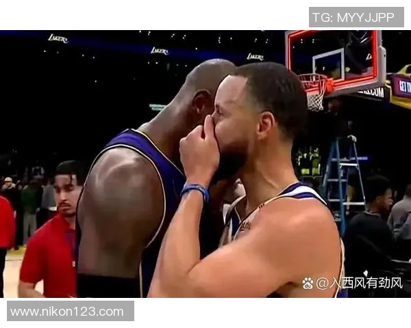 詹姆斯42+17+8库里37分 湖人力克勇士取四连胜 詹姆斯42+17+8库里37分 湖人力克勇士取四连胜