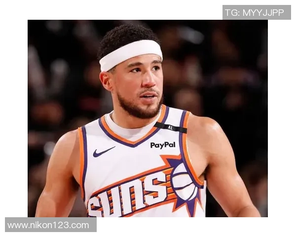 布克44分钟鏖战难救主!34+5+11成徒劳 布克44分钟鏖战难救主!34+5+11成徒劳