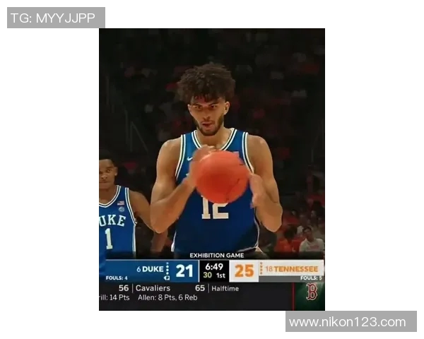 恐怖如斯!卡梅隆-布泽尔上演单臂揽月盖帽 顺势助攻队友快攻 恐怖如斯!卡梅隆-布泽尔上演单臂揽月盖帽 顺势助攻队友快攻