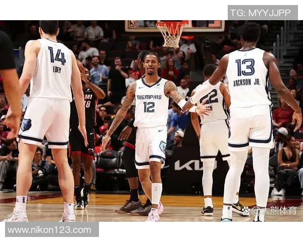 不交易了?名记:灰熊将继续围绕莫兰特和杰克逊两人建队 不交易了?名记:灰熊将继续围绕莫兰特和杰克逊两人建队