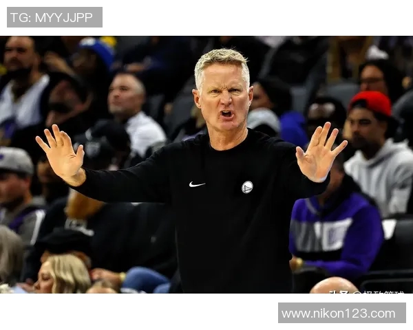 科尔:客场之旅中我们没有一次训练 没有恢复时间也没有训练时间 科尔:客场之旅中我们没有一次训练 没有恢复时间也没有训练时间