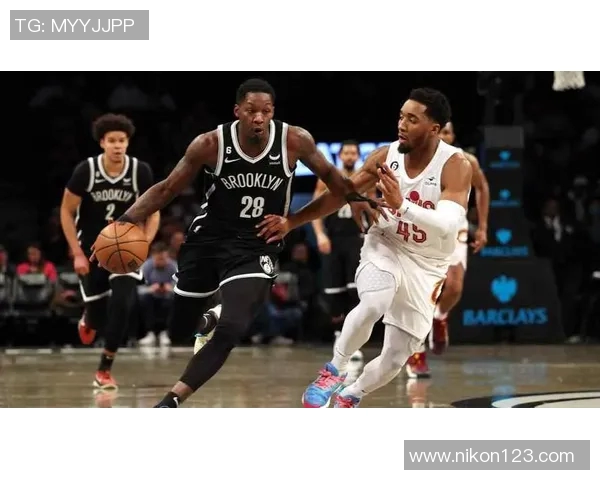 这是我们的?状元大热AJ·迪班萨观战雷霆 后者有快船明年首轮签 这是我们的?状元大热AJ·迪班萨观战雷霆 后者有快船明年首轮签