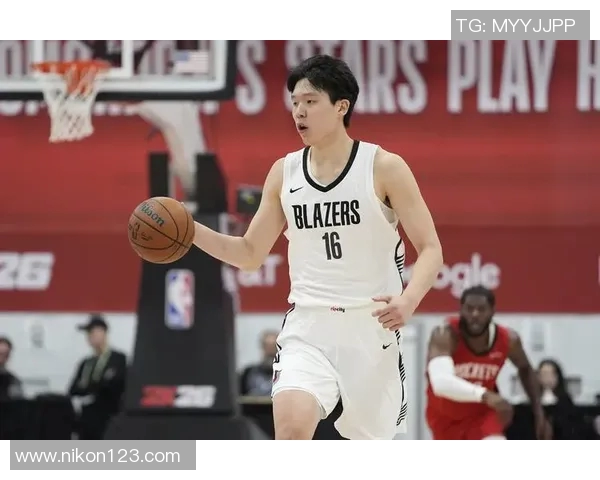 不惧犯规困扰！杨瀚森首节高效得到8分5篮板1盖帽