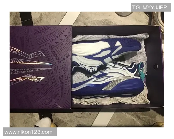 经典白蓝配色！杜克大学女篮晒专属Kobe 3 Low PE